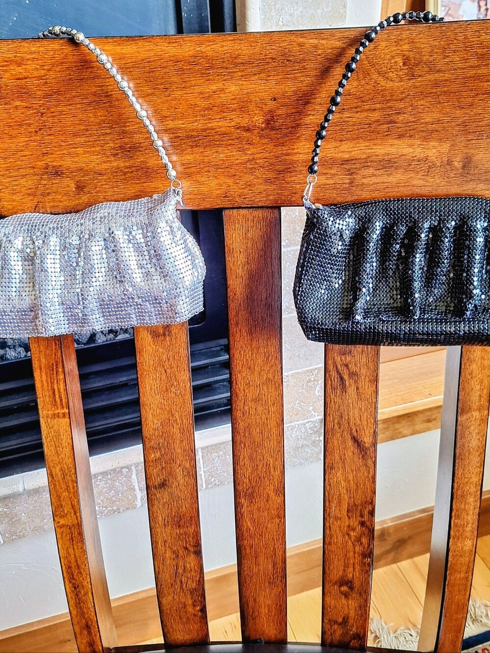 BNWOT Lightweight Fluid Metallic Mesh Ruched Handheld Bag ✨🖤 Black & Silver